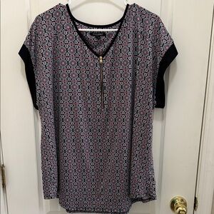 Women’s Roz & Ali 2x Geometric Blouse black pink silk with front zipper